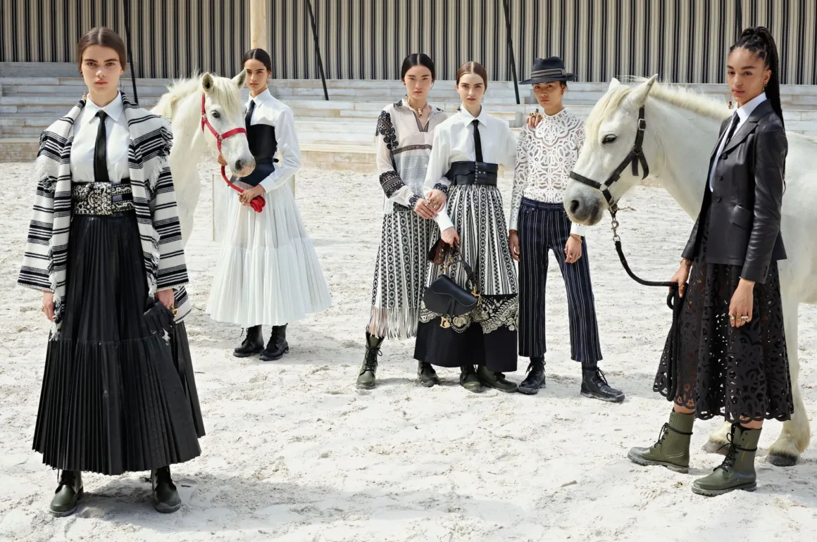 „Dior Cruise” 2019. aasta grupipilt Estelle Hanania Diori eelvaateks