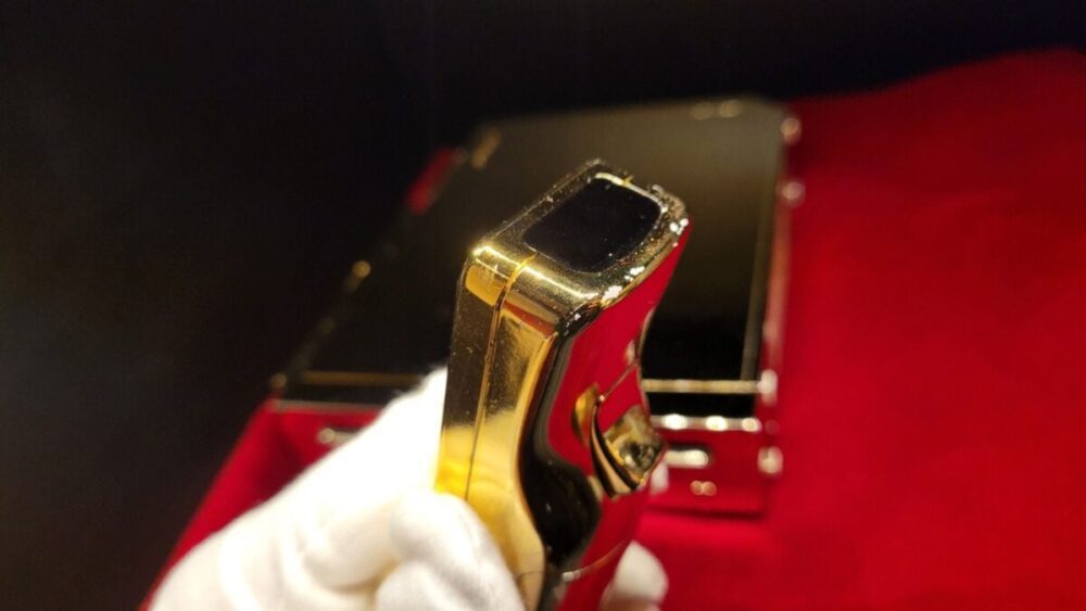 24-karaadise kullaga konsool