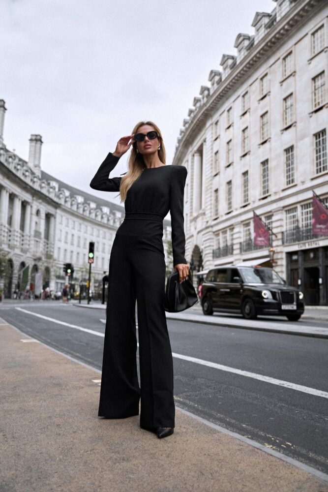 Elegantne naiste kombinesoon