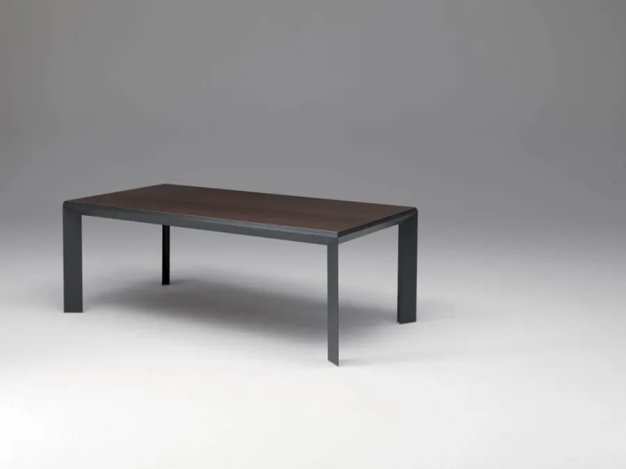 Loft-stiilis söögilaud