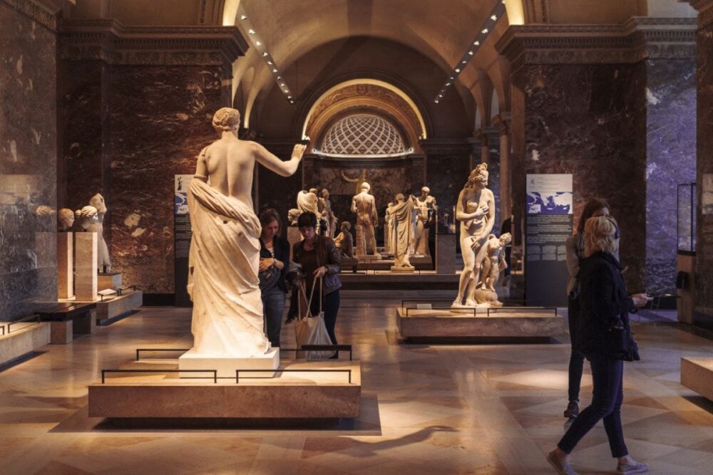 Louvre Pariisis