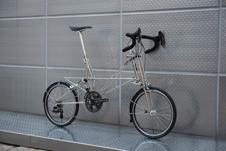 Moultoni jalgratas Kelle jaoks